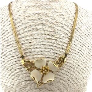 Vintage Crown Trifari Dogwood Flower Necklace